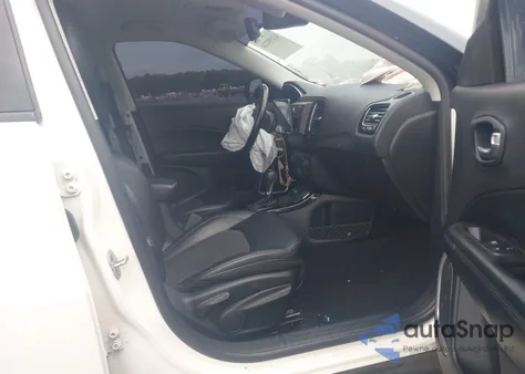 2019 Jeep Compass Altitude 4X4 from USA, damaged, VIN 3C4NJDBBXKT792107